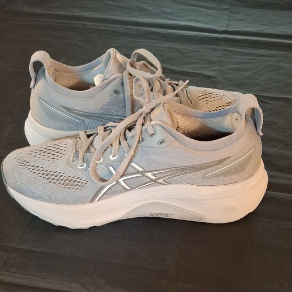 Asics Gel- Kayano 31 Gray Athletic Shoes with Breathable Knit Mesh - Picture 6 of 11